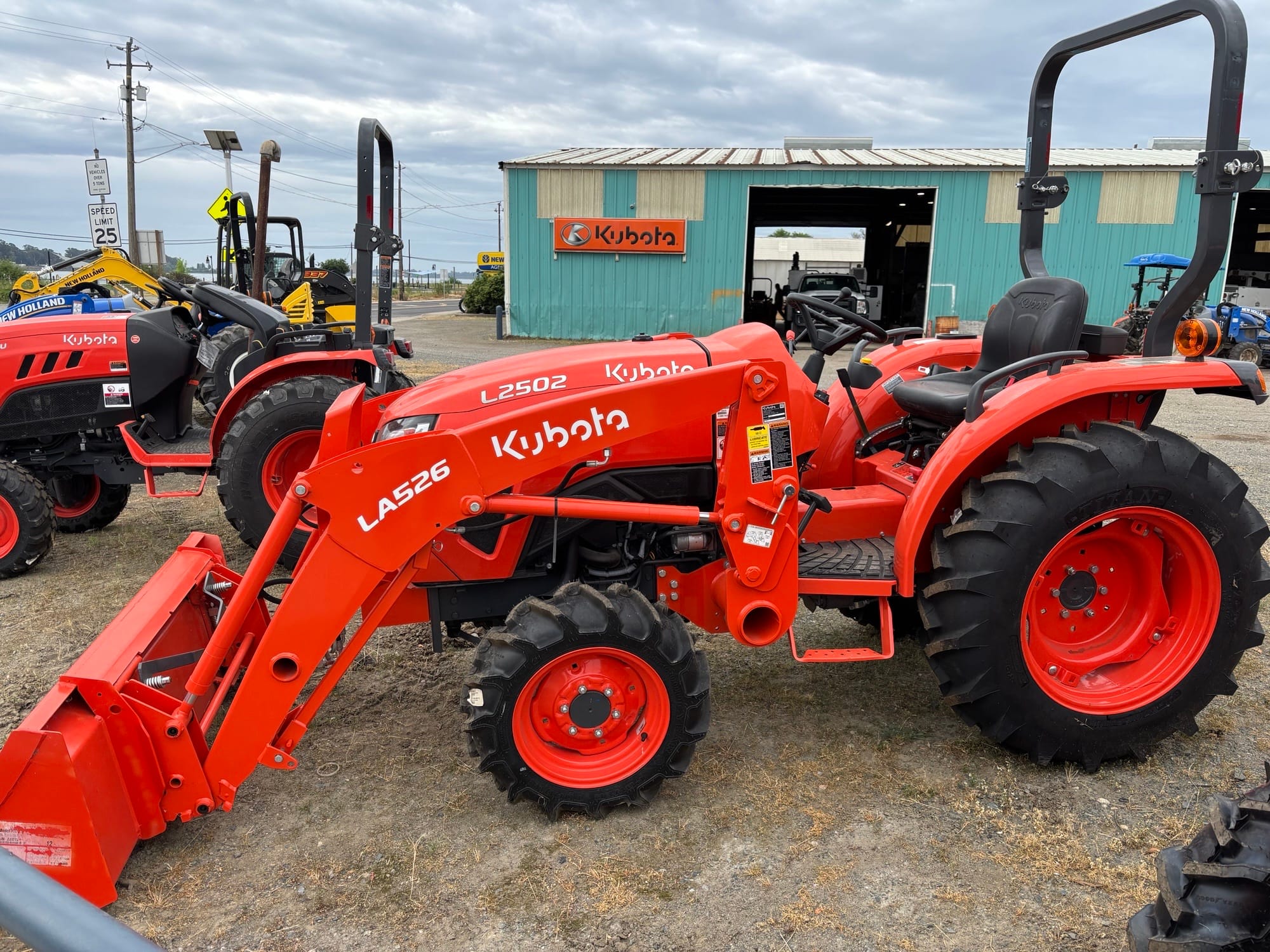 Kubota L2502HST 4WD Tractor/Loader